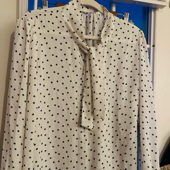 Beautiful blouse made in Vietnam eggshell color with black - Picture 1 of 2